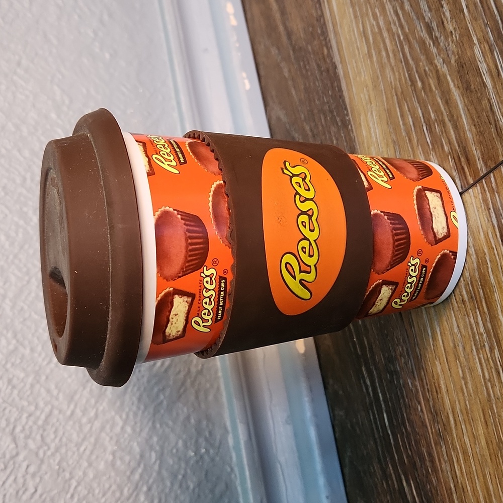 NWOT Reese's Peanut Butter Cups Orange Brown Yellow Ceramic Silicone Coffee Cup